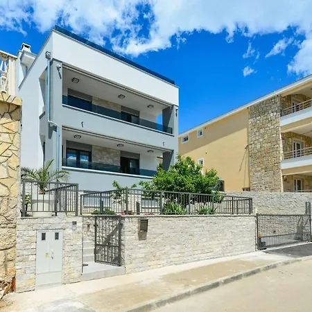 Villa Modern Villa Futura *