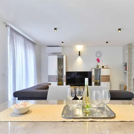 빌라 Modern Villa Futura 마슬레니차